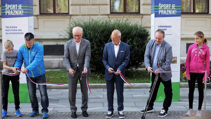 Ob dnevu slovenskega športa pred Predsedniško palačo uradna otvoritev razstave Dan slovenskega športa, ki jo je pripravil Olimpijski komite Slovenije – Združenje športnih zvez